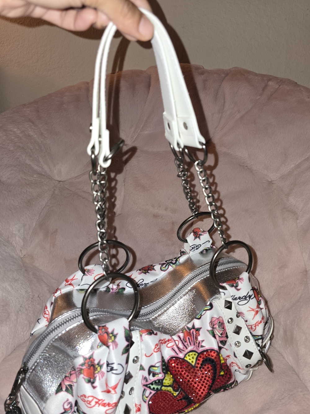 Ed Hardy White Shoulder Bag with Red Heart Motif and Studs - Picture 5 of 6